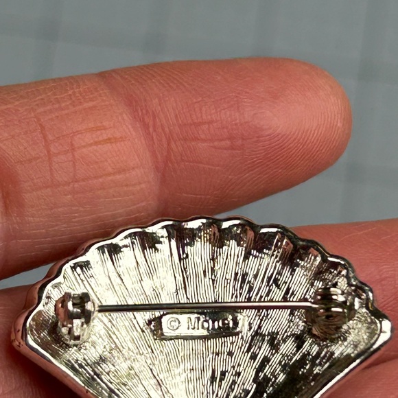 Monet Seashell Rhinestone Pin Brooch - Picture 4 of 4